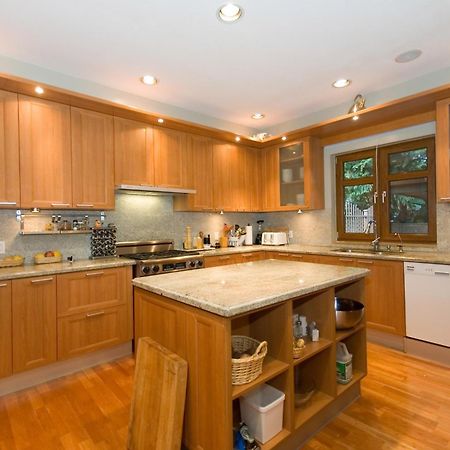 Whistler Alpine Chalet Retreat & Wellness Villa ภายนอก รูปภาพ
