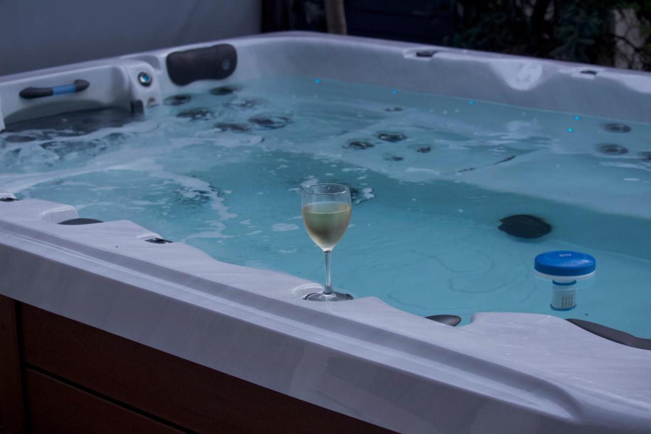 Whistler Alpine Chalet Retreat & Wellness Villa ภายนอก รูปภาพ