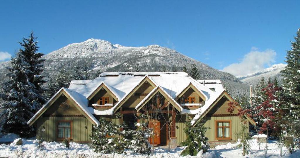 Whistler Alpine Chalet Retreat & Wellness Villa ภายนอก รูปภาพ