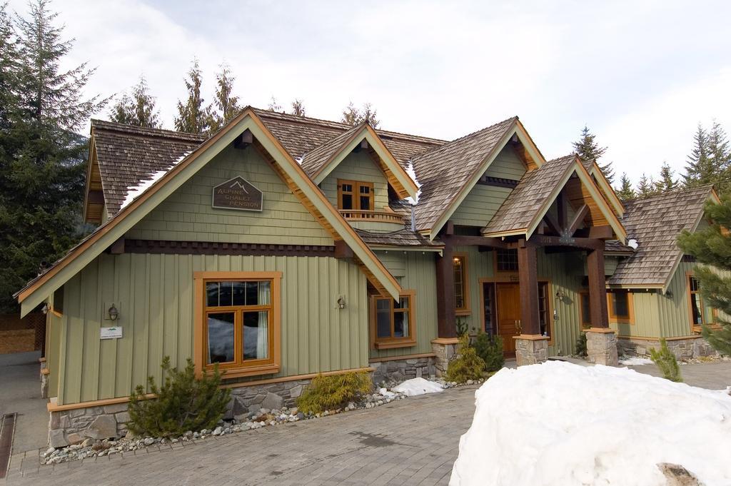 Whistler Alpine Chalet Retreat & Wellness Villa ภายนอก รูปภาพ