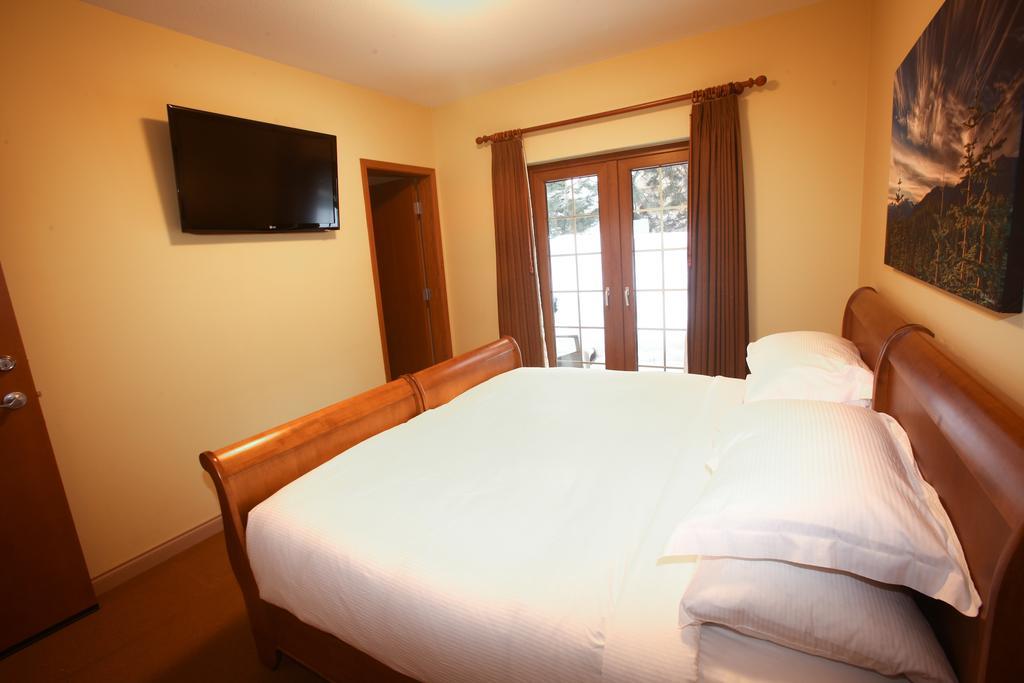 Whistler Alpine Chalet Retreat & Wellness Villa ภายนอก รูปภาพ