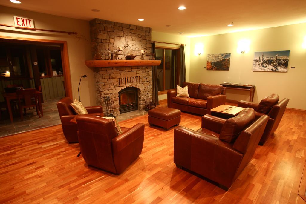 Whistler Alpine Chalet Retreat & Wellness Villa ภายนอก รูปภาพ