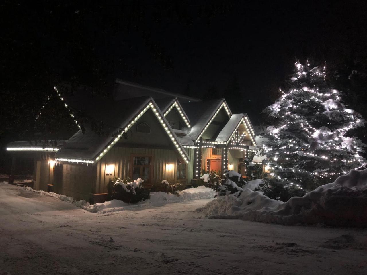 Whistler Alpine Chalet Retreat & Wellness Villa ภายนอก รูปภาพ
